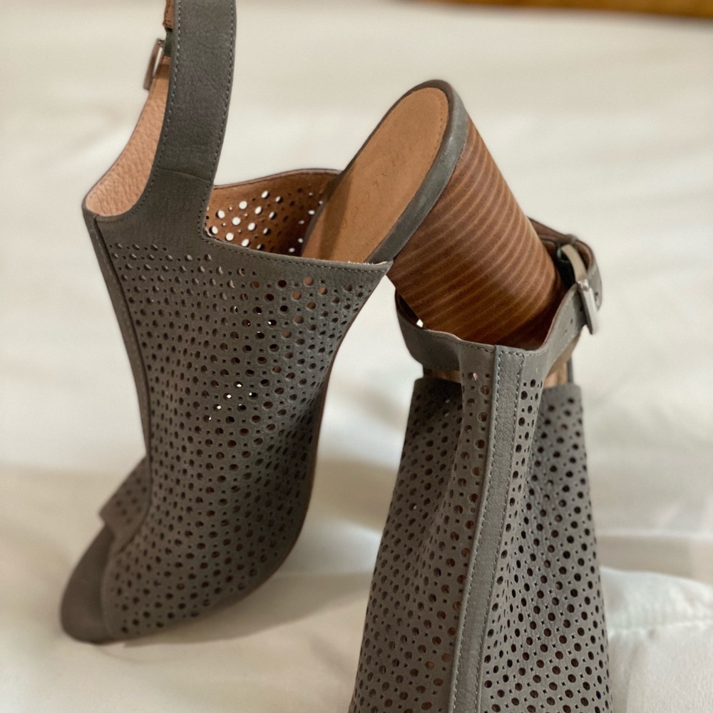 Open toe sandals
